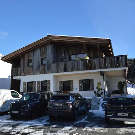 Schneebluemchen Maria Alm am Steinernen Meer